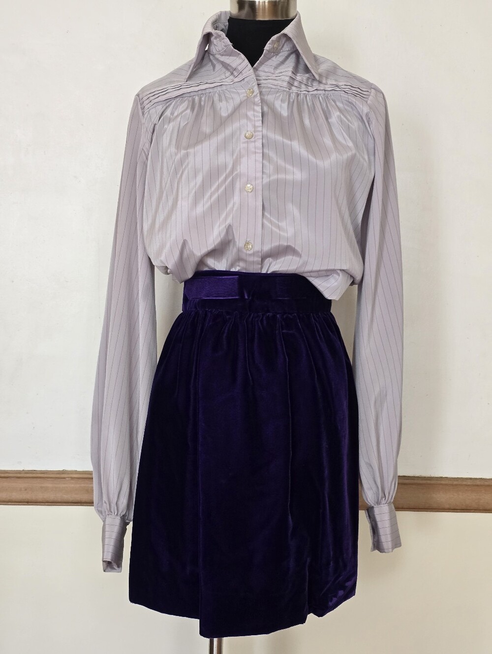 70s Vintage Boho Velvet Bolero and Mini Skirt Set - Picture 14 of 16